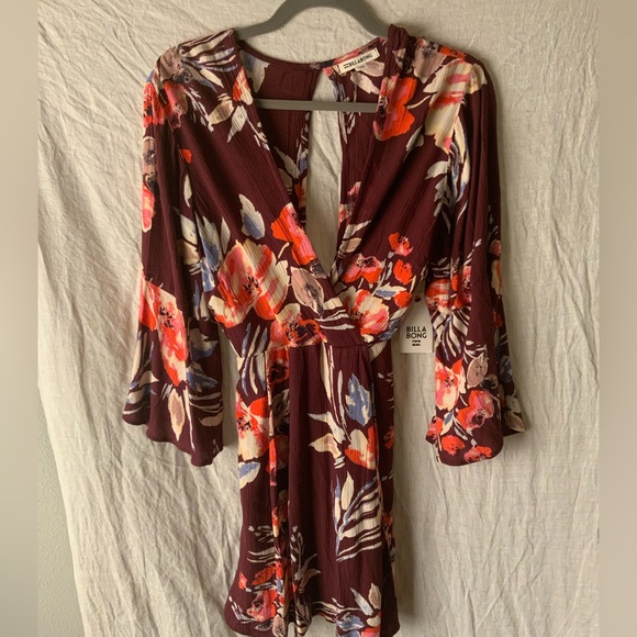NWT BILLABONG Medium Dress Floral Faux Wrap Crinkled Flare Sleeve Cutout Back - Picture 1 of 2